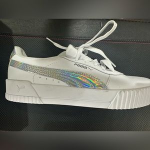 Women’s 8.5 PUMA sneakers